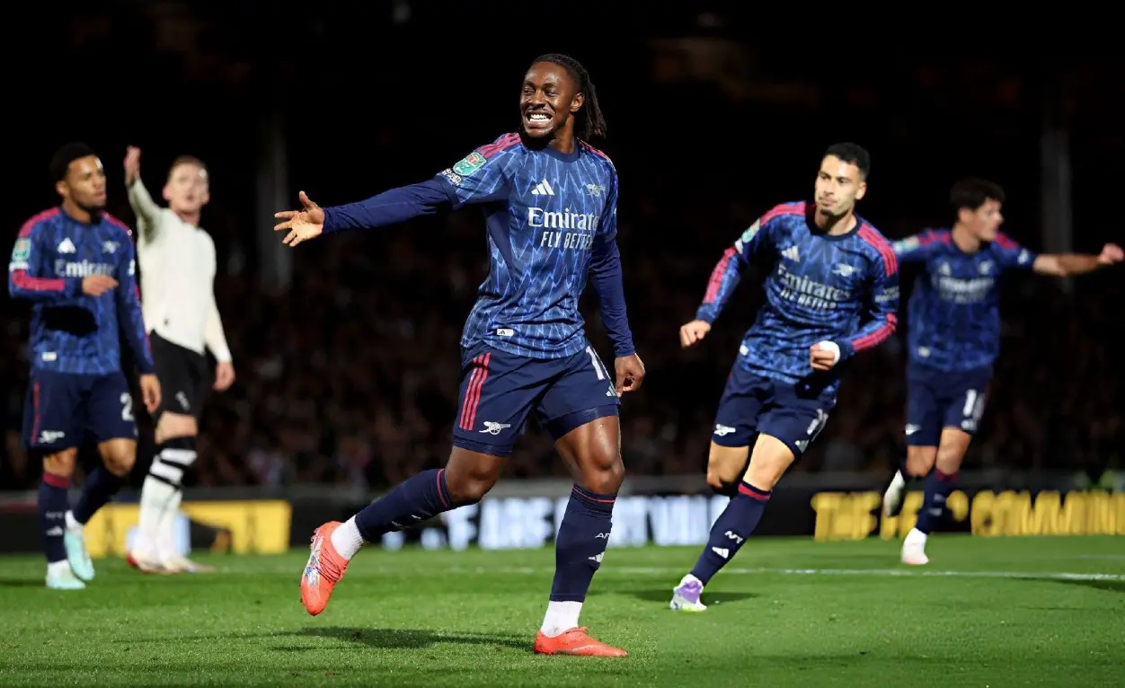 近接到队友, 港门将挡出, 纳的进攻空 近接到队友, 港门将挡出, 纳的进攻空